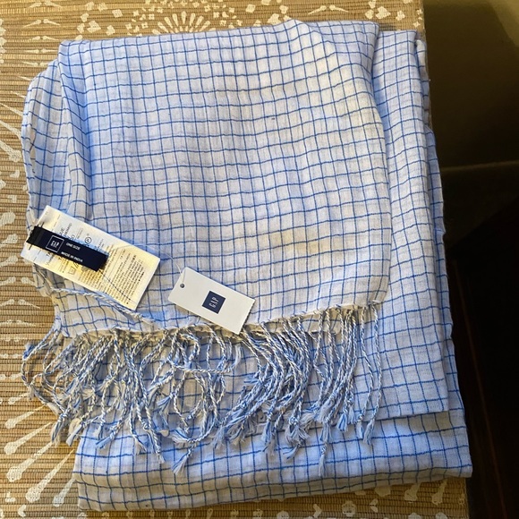GAP Accessories - NWT GAP lightweight Scarf